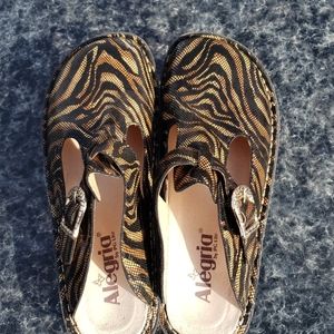 Alegria tiger clogs size 38 or 7.5/8